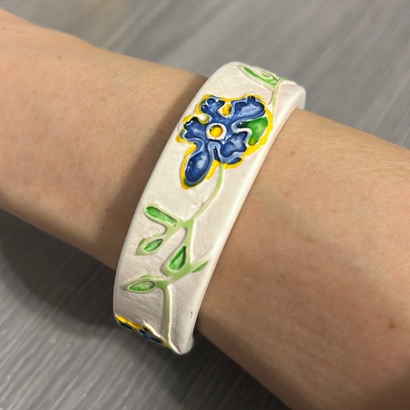 Vintage Plastic Bangle Bracelet with Painted Floral Design - Picture 1 of 5